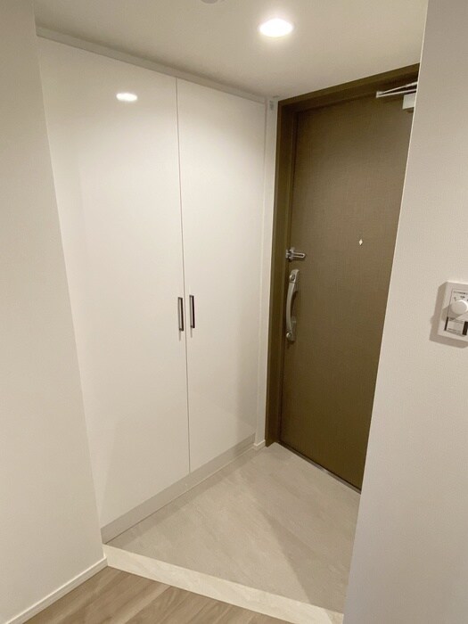 物件内観写真16　(玄関)