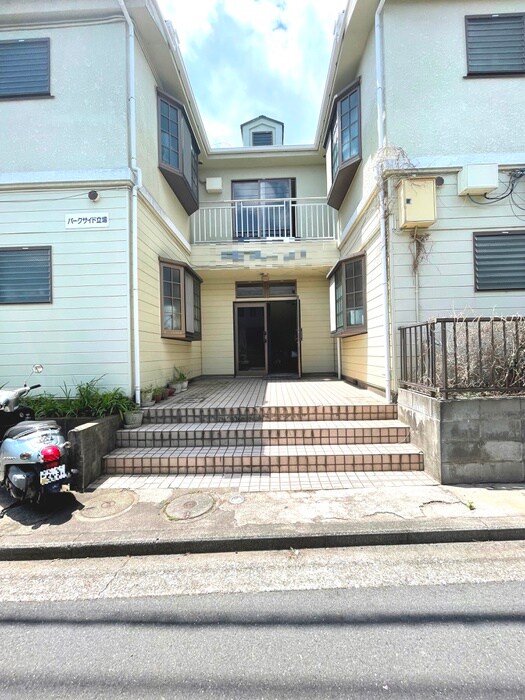 物件外観写真4　(エントランス部分)