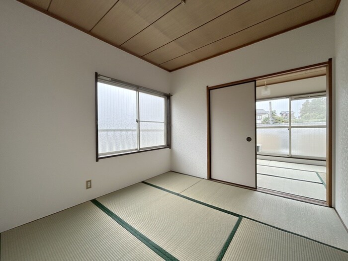 物件内観写真8　(室内からの展望)