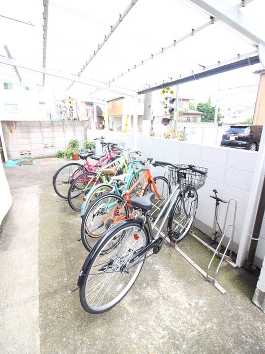 物件外観写真3　(駐輪場)