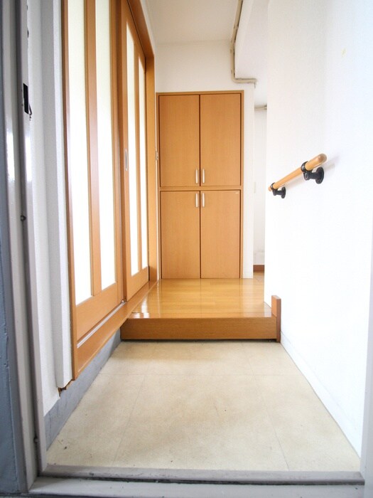 物件内観写真16　(玄関)
