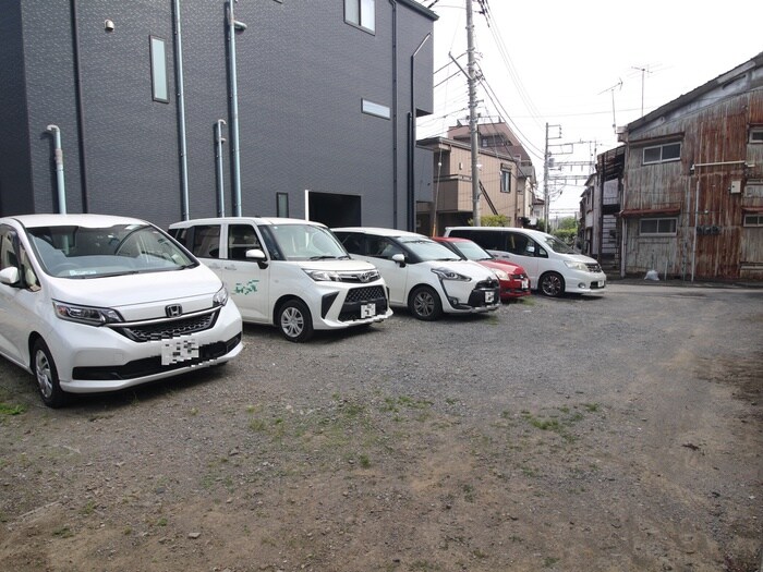 ハイム・シャイニ－の駐車場