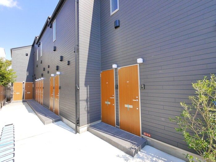 物件外観写真3　(エントランス部分)