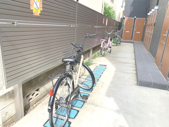 物件外観写真4　(駐輪場)