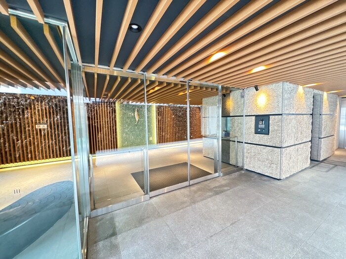 プラウド府中美好町(306)のエントランス部分