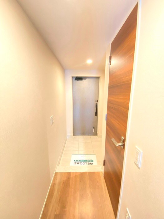 プラウド府中美好町(306)の玄関