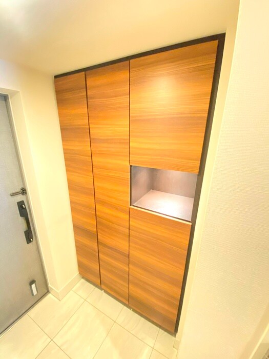 プラウド府中美好町(306)の靴箱
