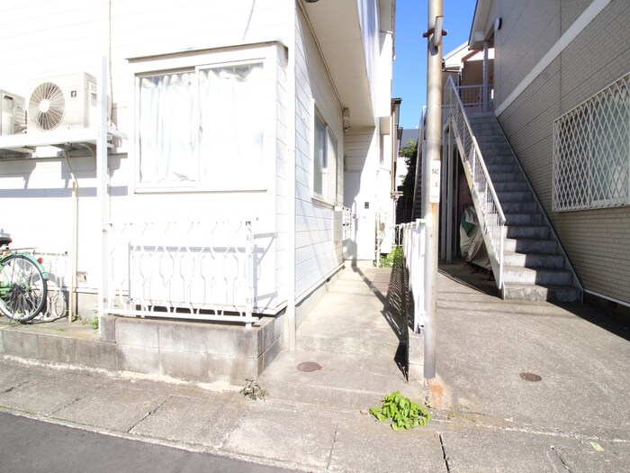 物件外観写真4　(エントランス部分)