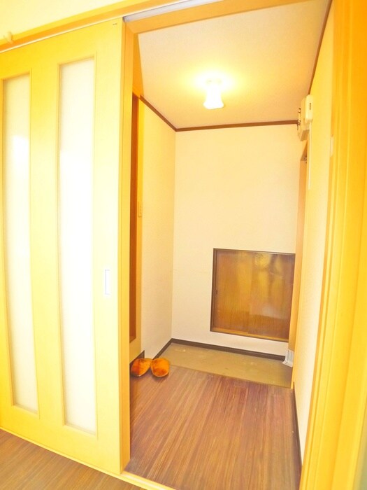 物件内観写真13　(玄関)