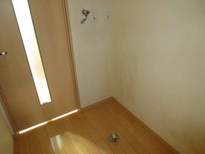 物件内観写真13　(洗濯機置場)
