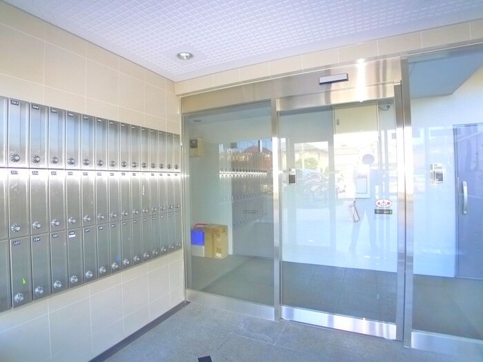 物件外観写真5　(エントランス部分)