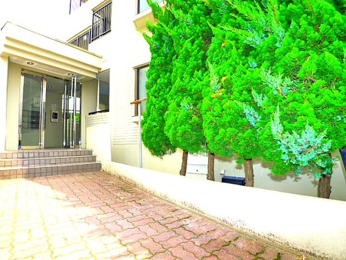 物件外観写真2　(エントランス部分)