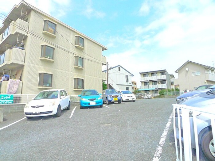 物件外観写真5　(駐車場)