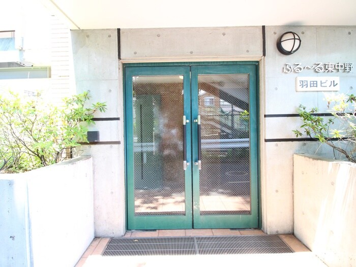 物件外観写真3　(エントランス部分)