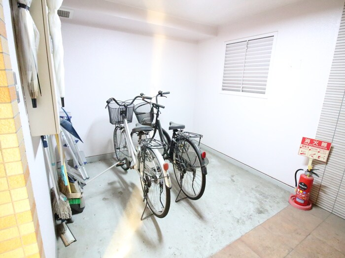 物件外観写真5　(駐輪場)