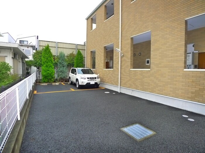 物件外観写真4　(駐車場)