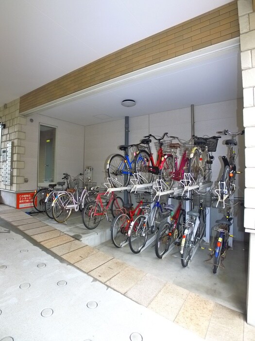 物件外観写真5　(駐輪場)