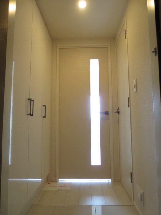物件内観写真18　(玄関)