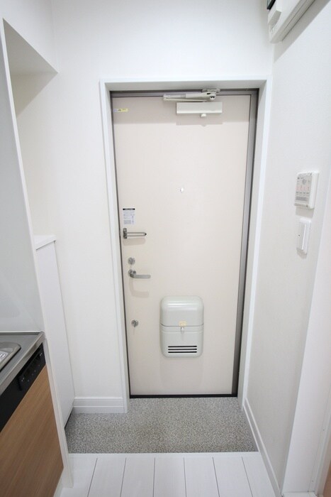 物件内観写真7　(玄関)