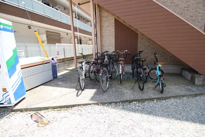 物件外観写真5　(駐輪場)
