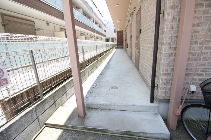 物件外観写真6　(エントランス部分)