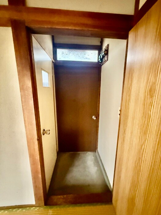 物件内観写真13　(玄関)