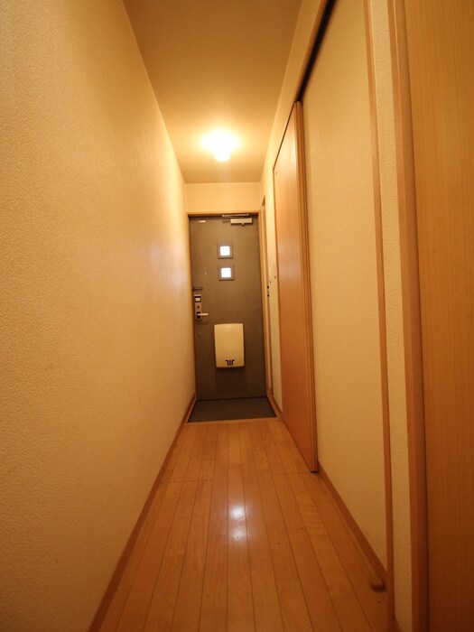 物件内観写真11　(玄関)