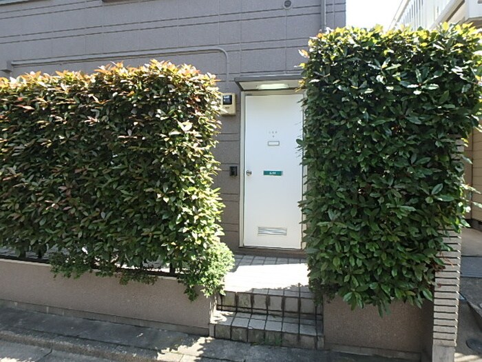 物件外観写真4　(エントランス部分)