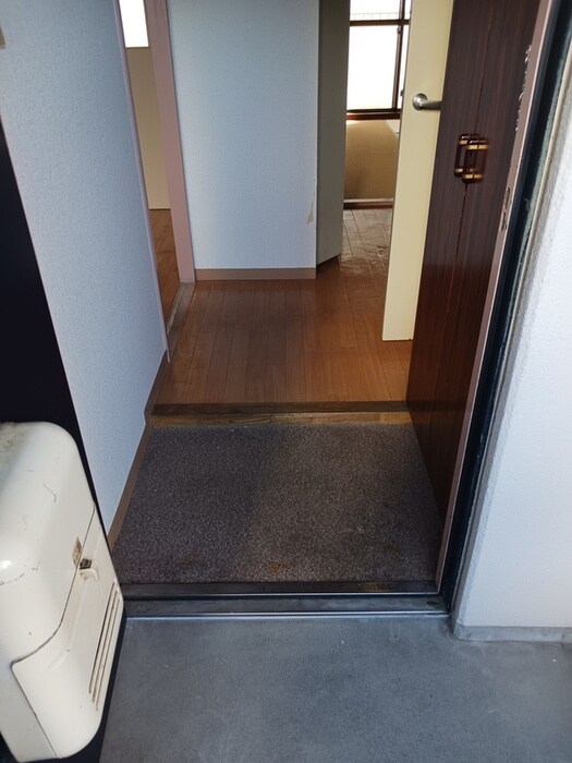 物件内観写真11　(玄関)