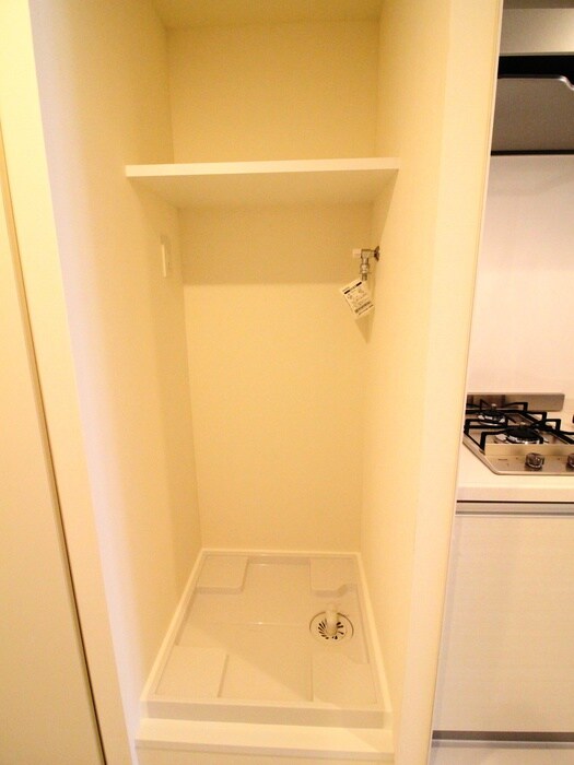 物件内観写真14　(洗濯機置場)