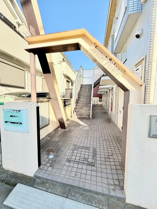 物件外観写真6　(エントランス部分)