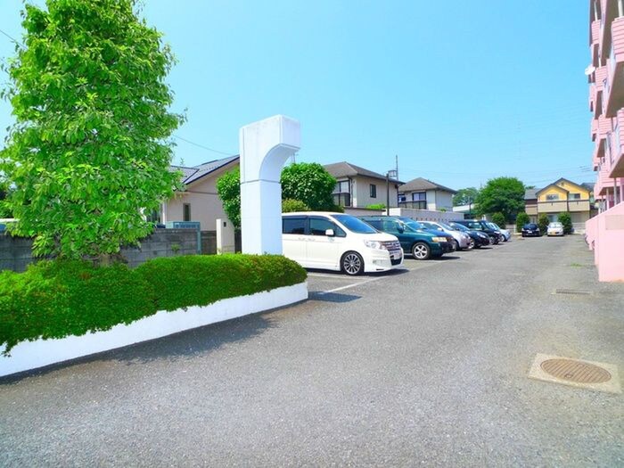 物件外観写真4　(駐車場)