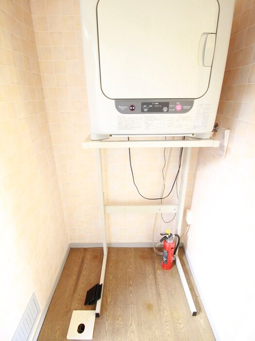 物件内観写真12　(洗濯機置場)