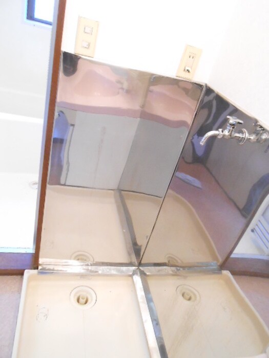 物件内観写真12　(洗濯機置場)