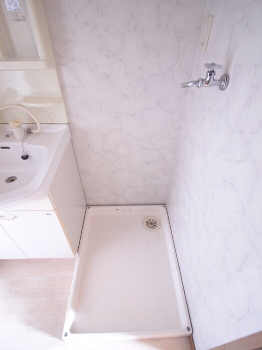 物件内観写真15　(洗濯機置場)