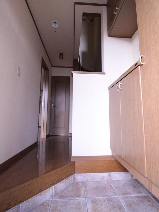 物件内観写真17　(玄関)