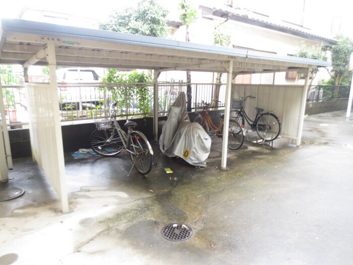 物件外観写真2　(駐輪場)