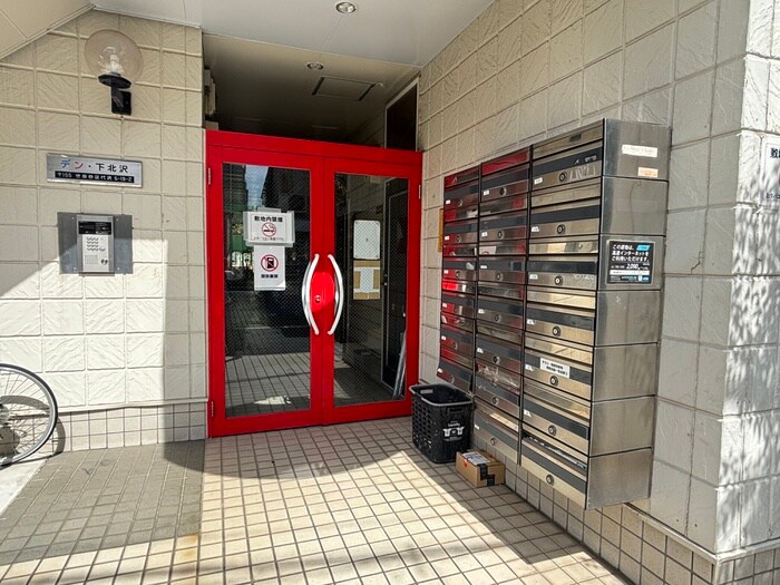 物件外観写真3　(エントランス部分)