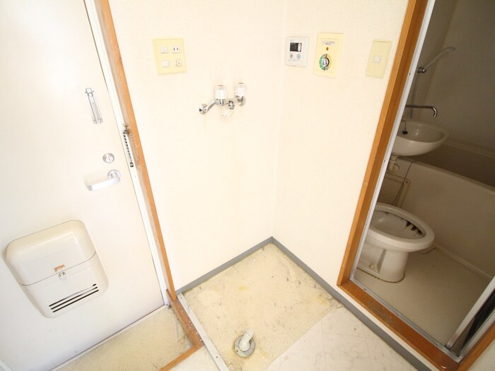 物件内観写真15　(洗濯機置場)