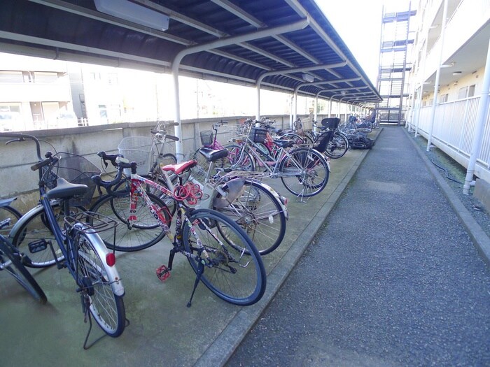 物件外観写真6　(駐輪場)