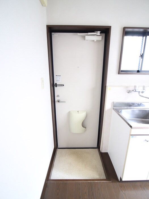 物件内観写真12　(玄関)