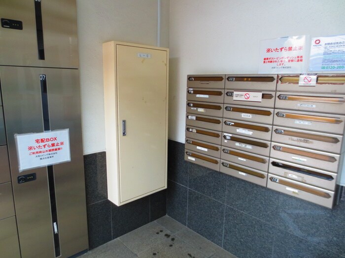 物件外観写真2　(エントランス部分)