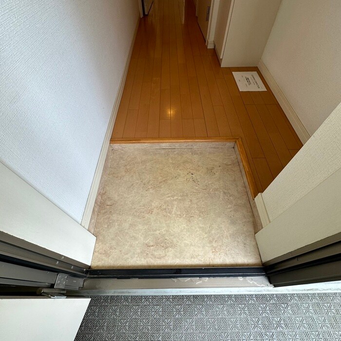 物件内観写真16　(玄関)