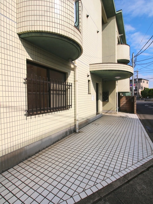 物件外観写真3　(駐車場)