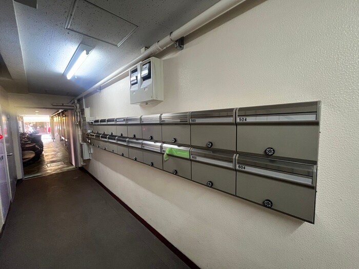 物件外観写真4　(エントランス部分)