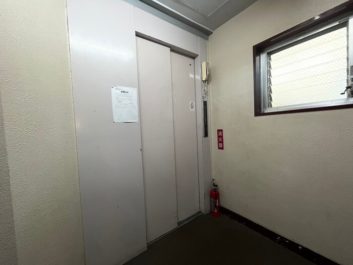 物件外観写真5　(エントランス部分)