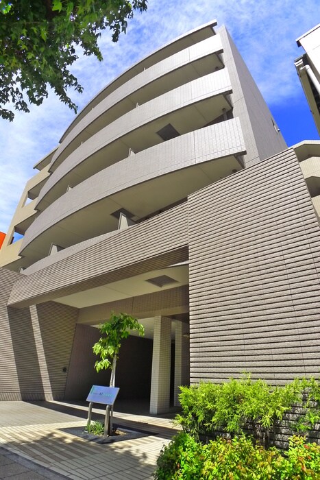 物件外観写真1　(エントランス部分)