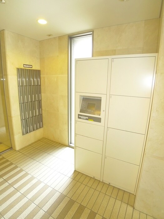 物件外観写真4　(エントランス部分)