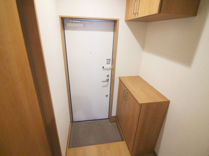 物件内観写真16　(玄関)