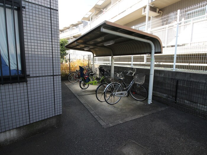 物件外観写真4　(駐輪場)